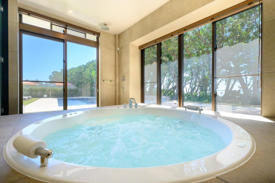 Hot Tub, Pool view