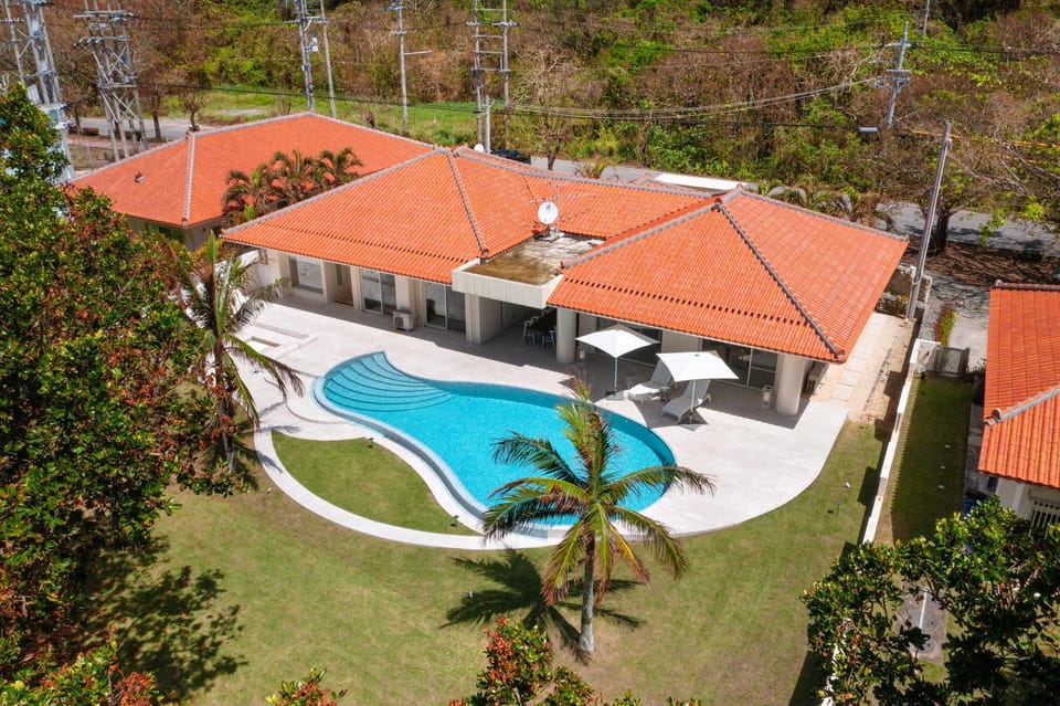 Property building, Day, Bird's eye view, Pool view, Swimming pool