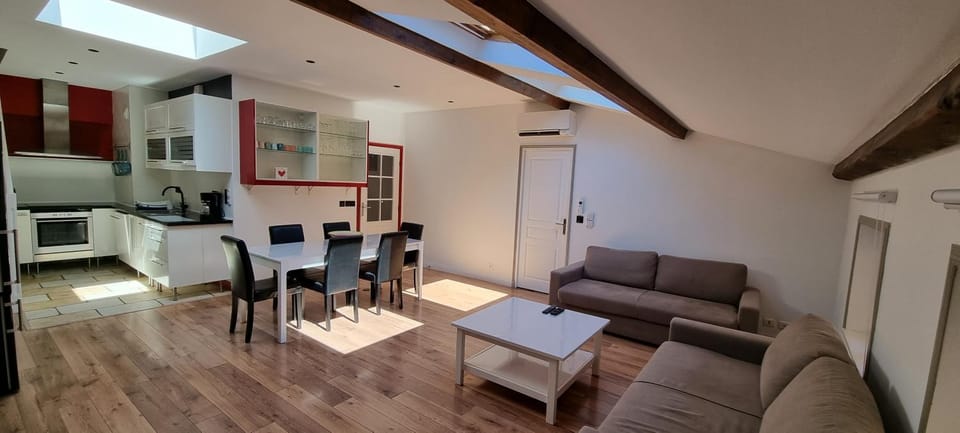 Kitchen or kitchenette, Living room, Dining area