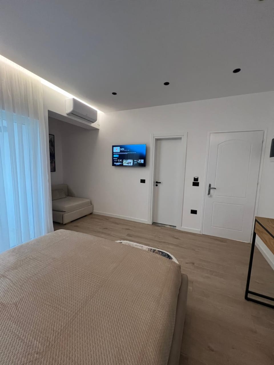 TV and multimedia, air conditioner