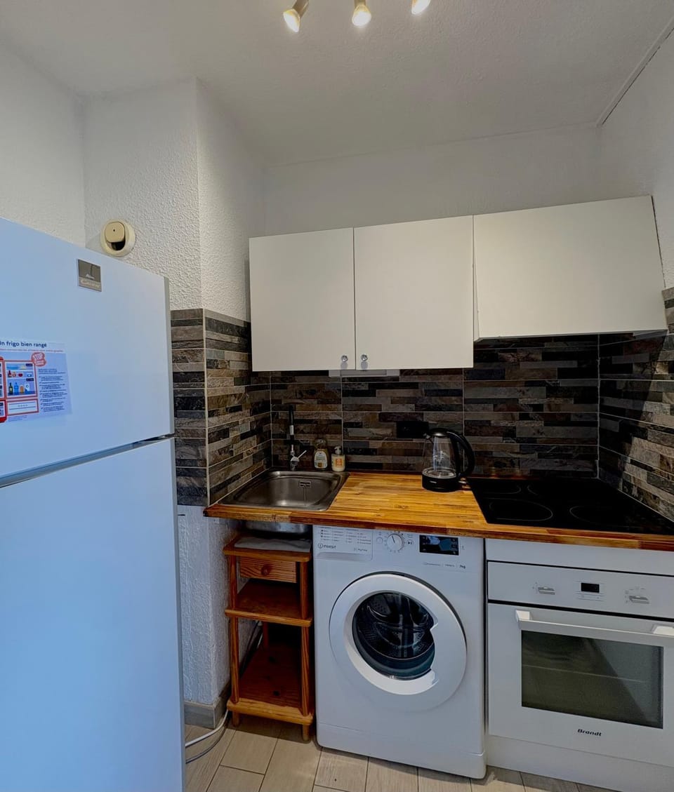 Appartement T3 pour 5 Personnes à 50 m de la plage PARKING PRIVE 5B2071B Apartment in Le Barcarès