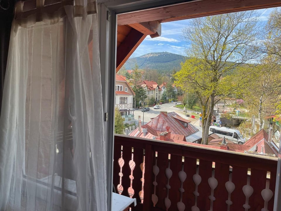 Balcony/Terrace, Mountain view