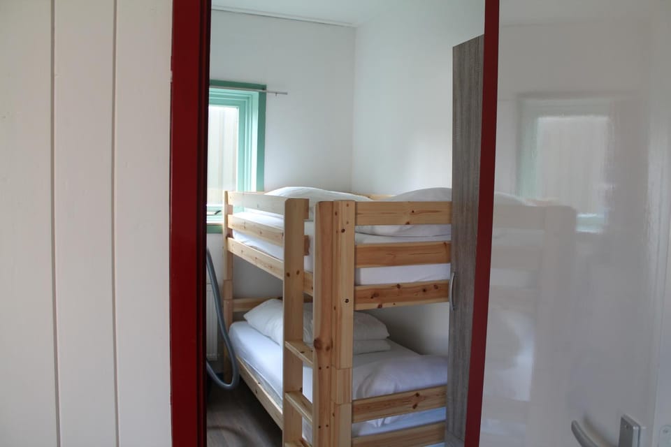Bedroom, bunk bed