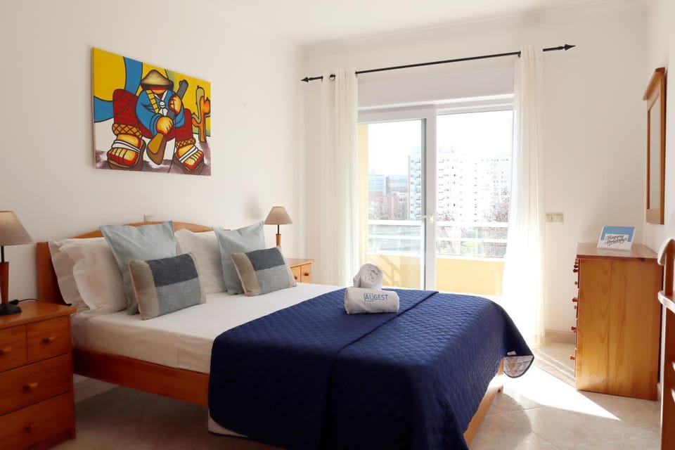 Bed, People, Bedroom, Street view, Seasons, children, older children, group of guests, locker, towels, wedding, air conditioner