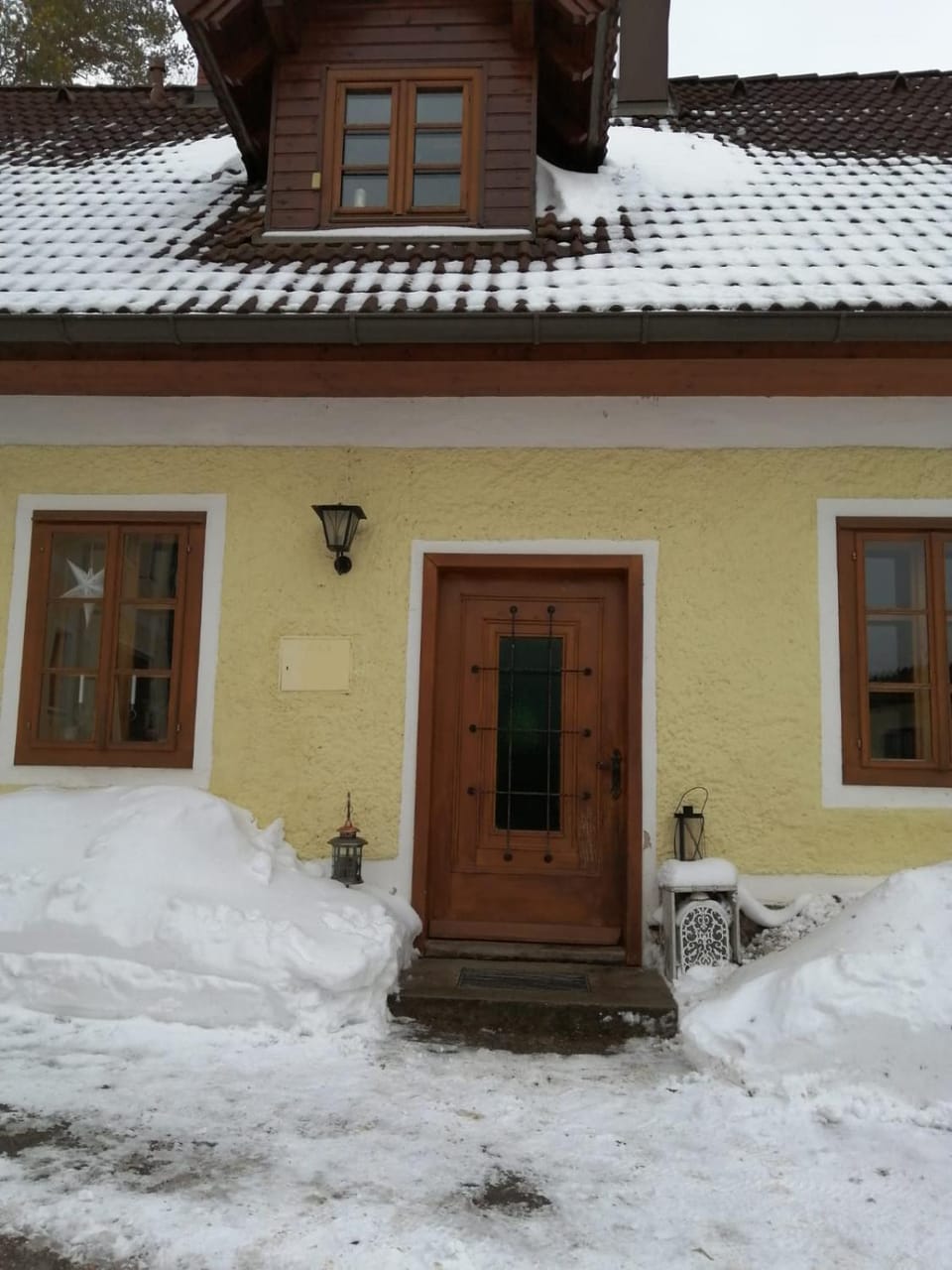 Facade/entrance