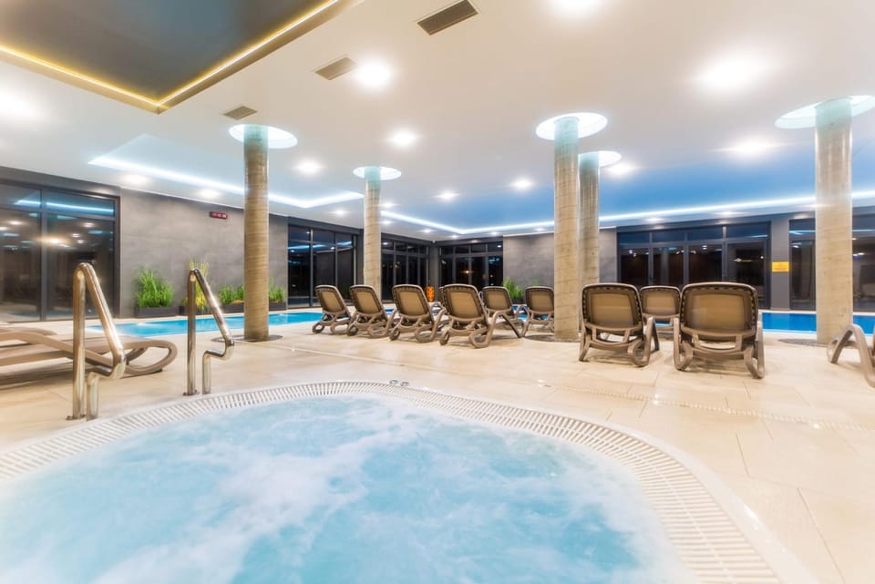 Swimming pool, Swimming pool