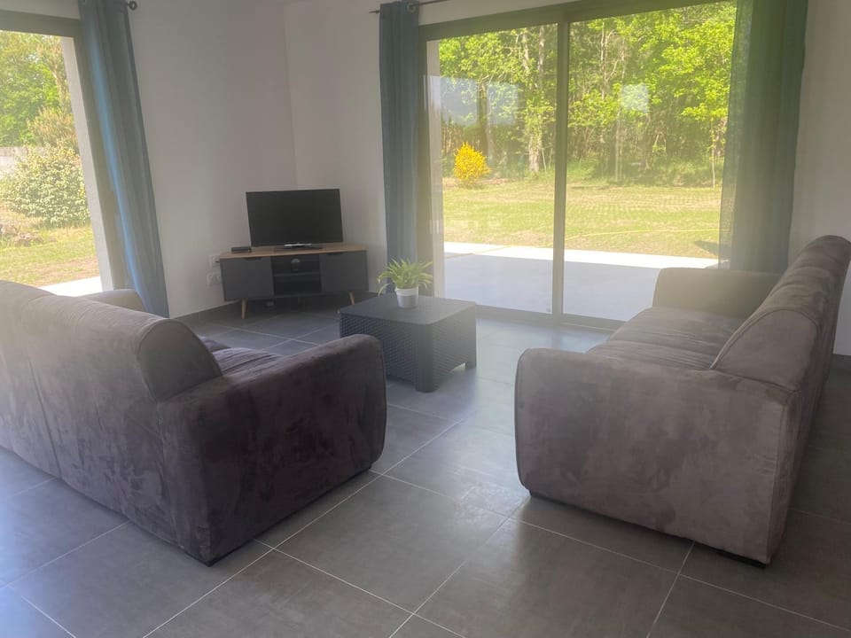 Communal lounge/ TV room, Balcony/Terrace, Living room