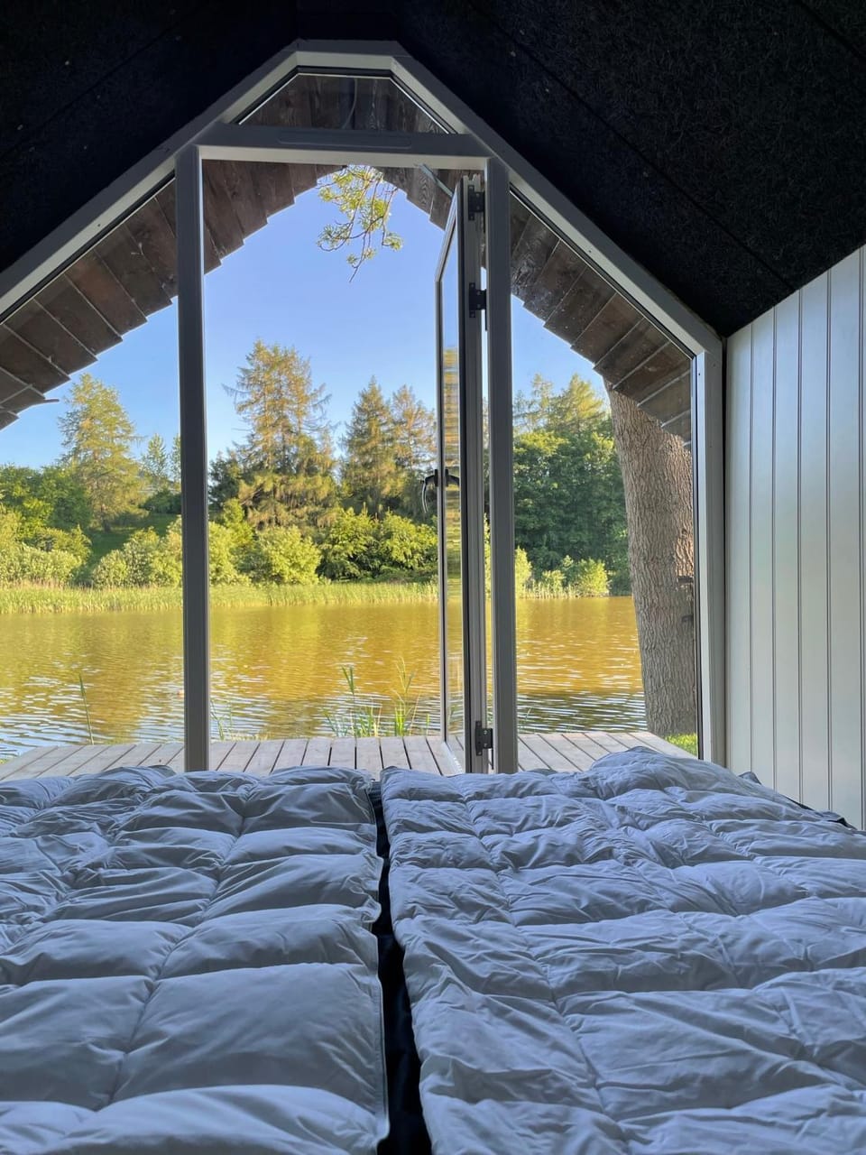 Hyggelig sommerhus. med udsigt, til vand fra senge House in Capital Region of Denmark