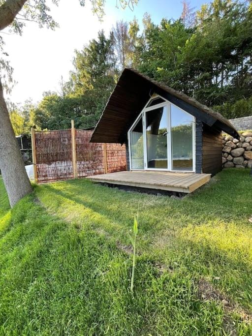 Hyggelig sommerhus. med udsigt, til vand fra senge House in Capital Region of Denmark