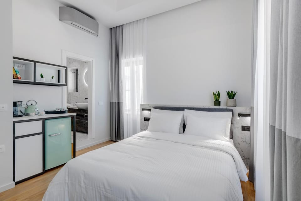 Bedroom, towels
