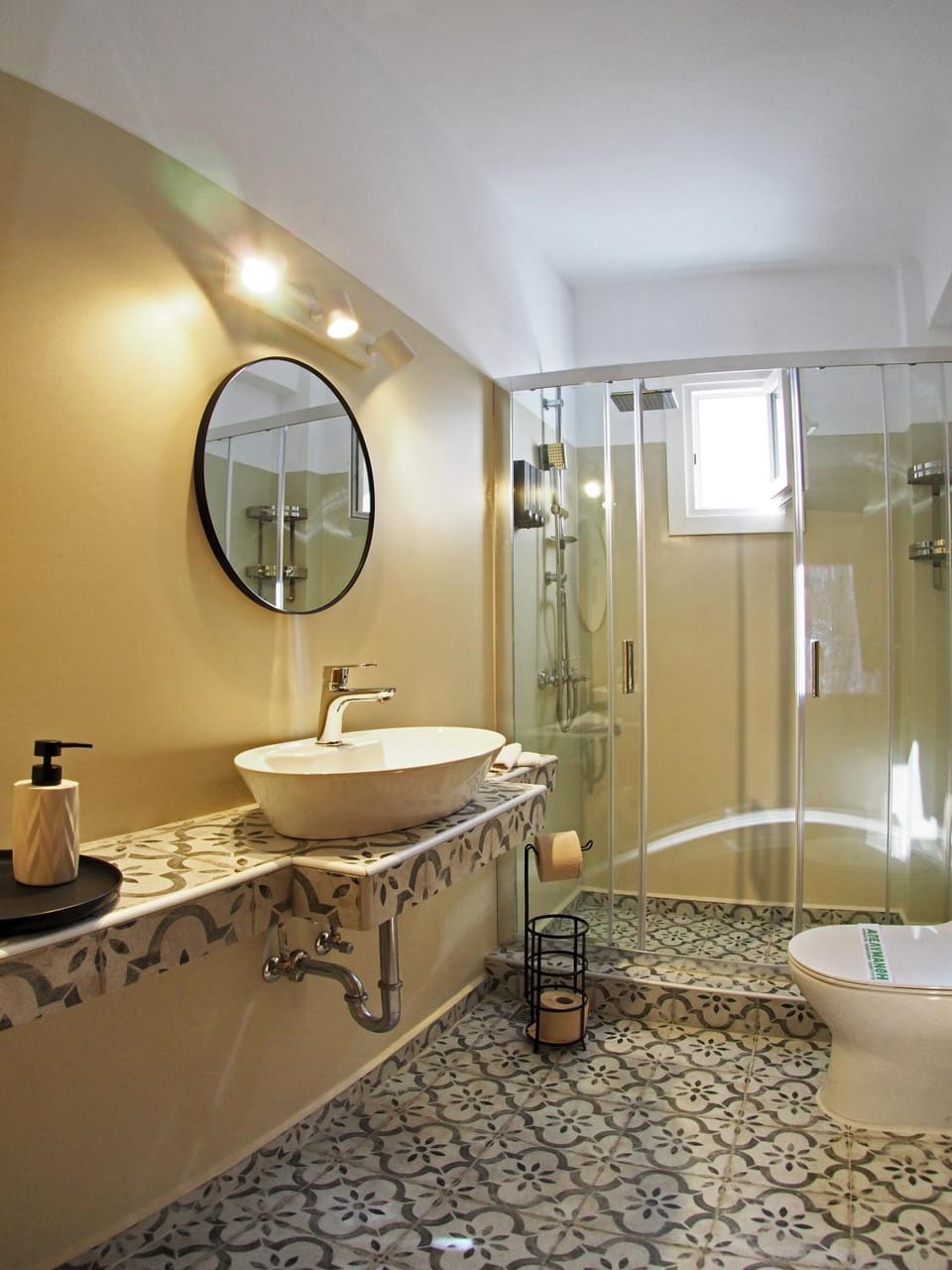 Shower, Toilet