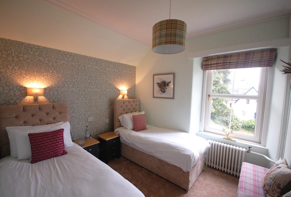 Lounge or bar, Bedroom, Garden view, Mountain view