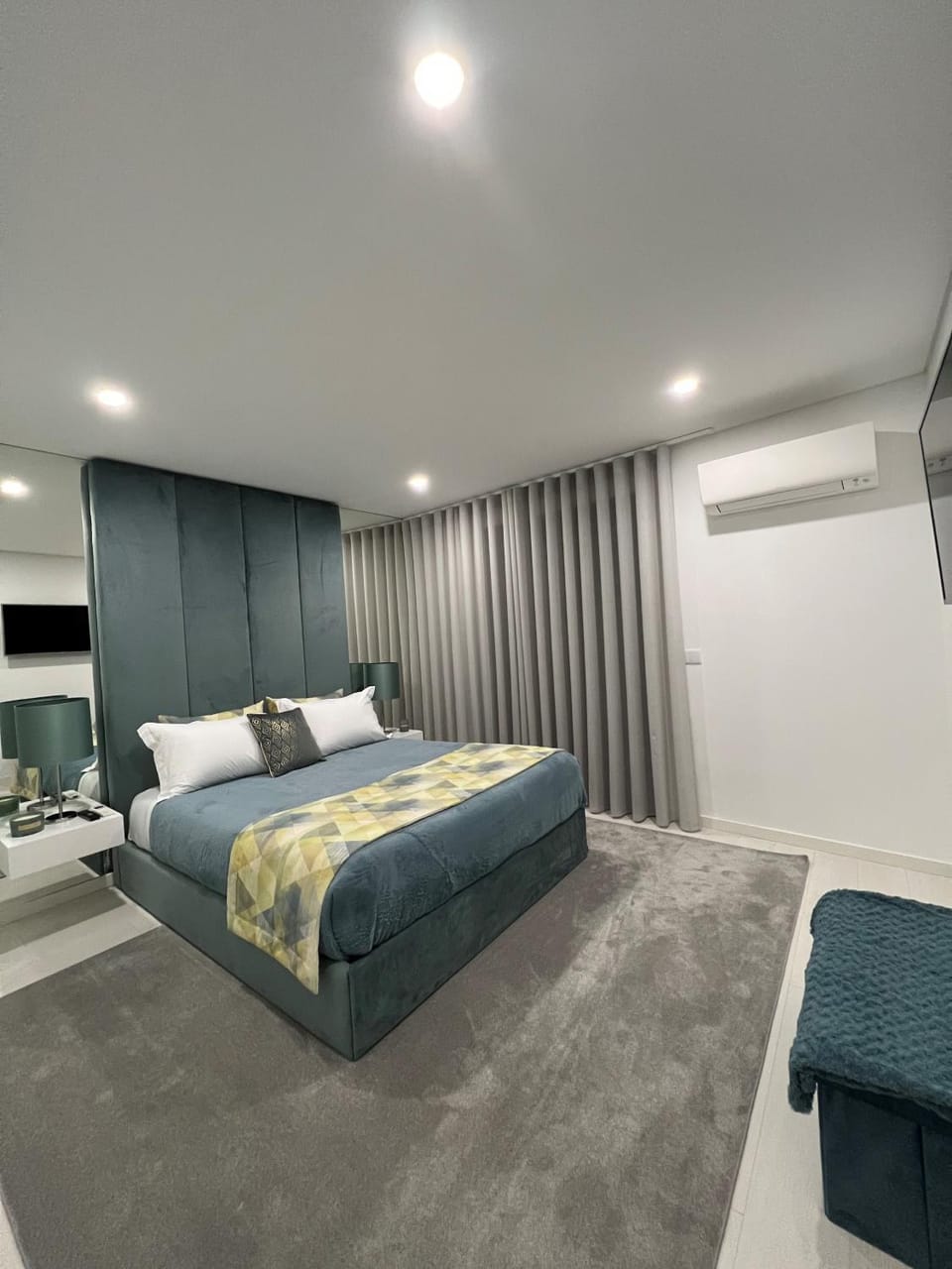 Bed, Photo of the whole room, Bedroom