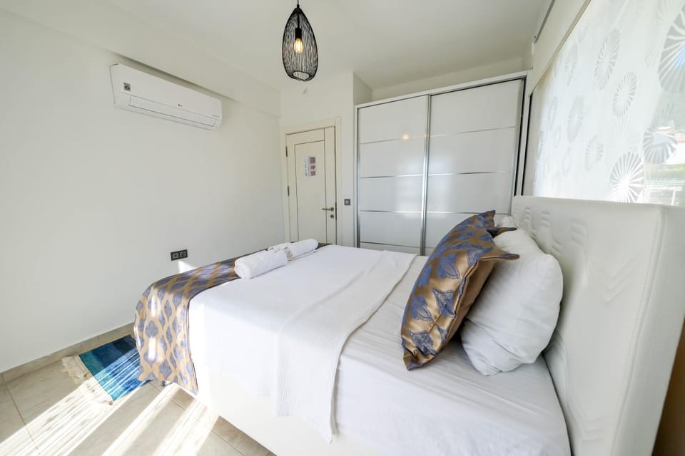 Bed, Photo of the whole room, Bedroom, towels, wardrobe