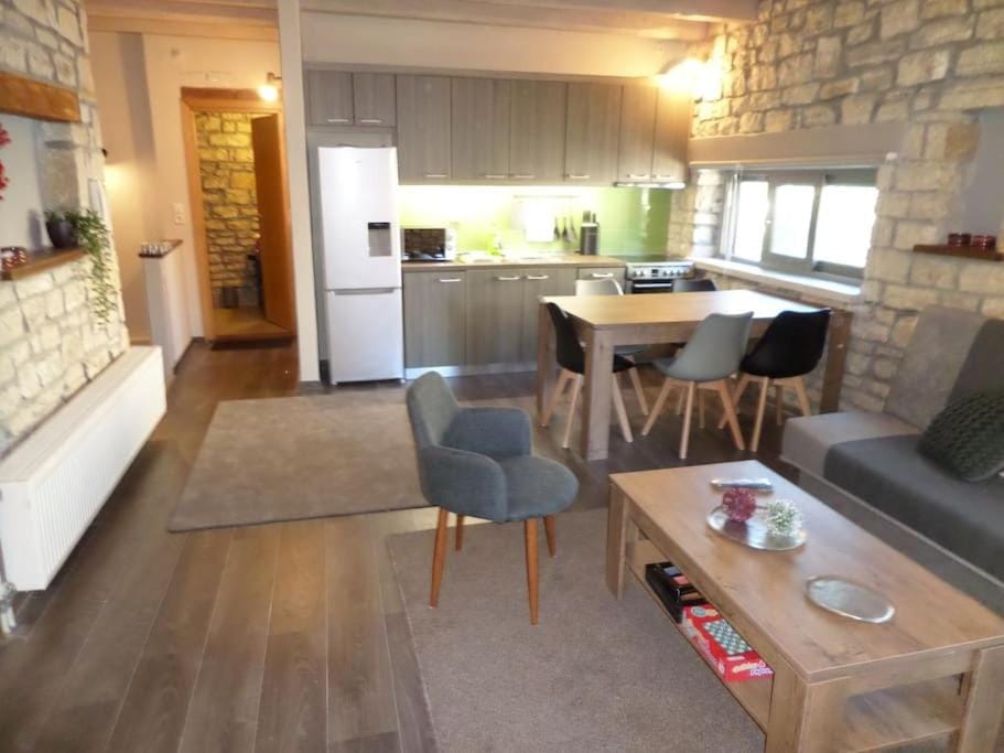 Kitchen or kitchenette, Seating area, Dining area