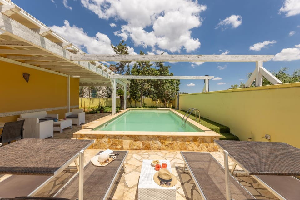 Swimming pool, sunbed