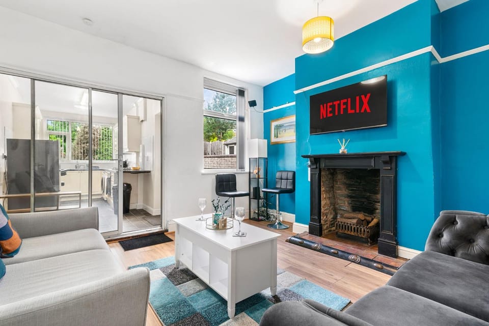 Communal lounge/ TV room, TV and multimedia, Living room