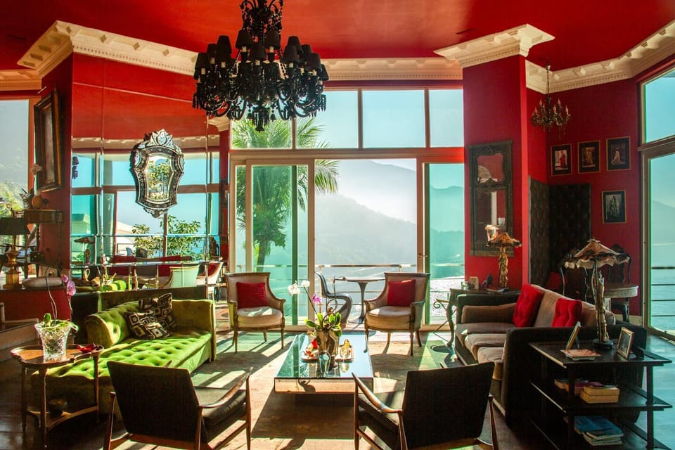 View (from property/room), Living room, Lounge or bar, Seating area, Sea view