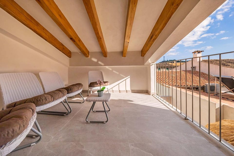 View (from property/room), Balcony/Terrace, Seating area