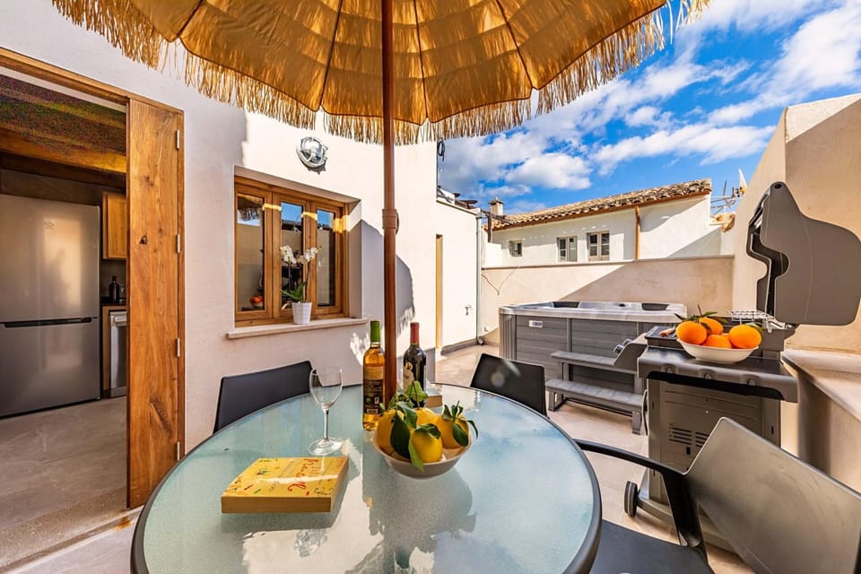 BBQ facilities, Hot Tub, Balcony/Terrace