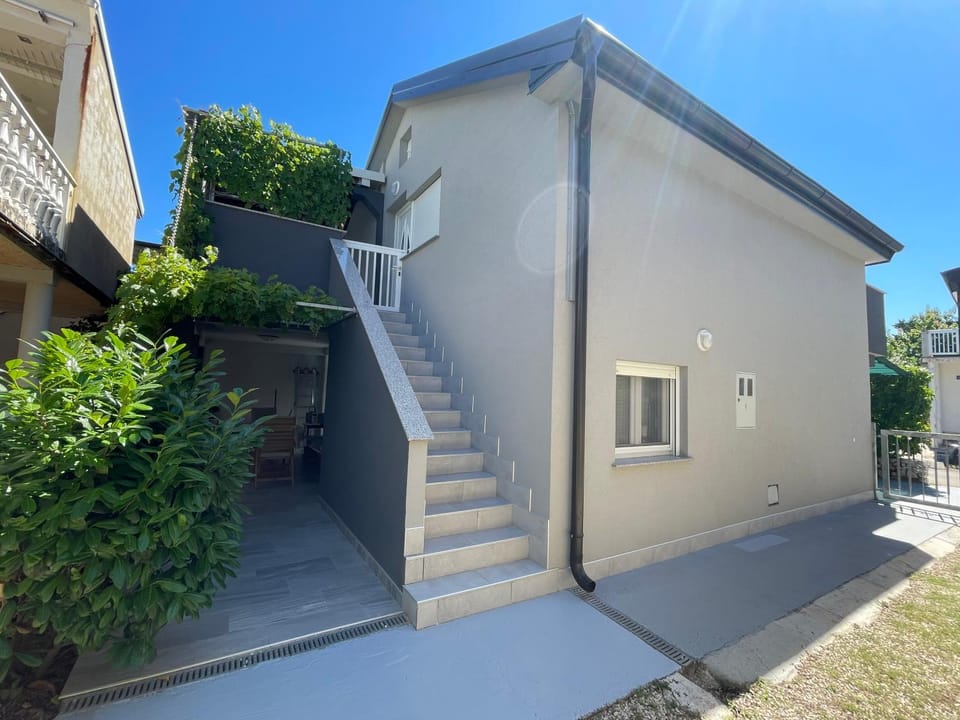 Property building, Facade/entrance