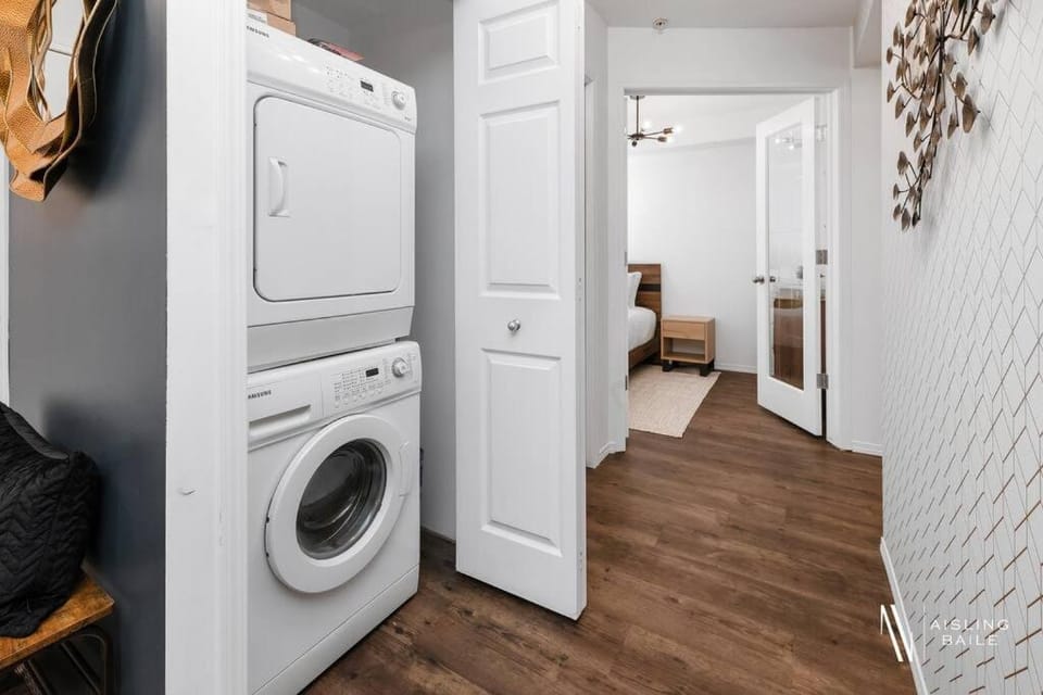 Chic Retreat, Modern, Pool, Hot Tub, Gym Apartment in Invermere