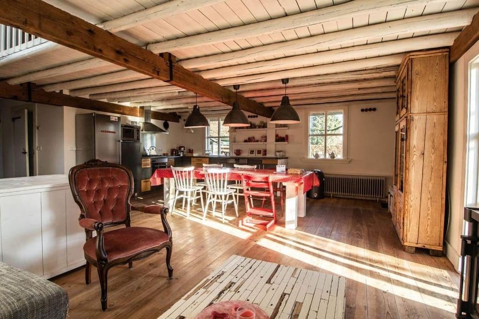 Kitchen or kitchenette, Seating area, Dining area