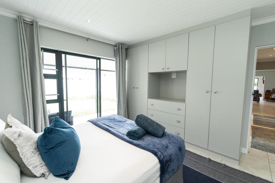 Modern 3 bedroom in the heart of PE House in Port Elizabeth