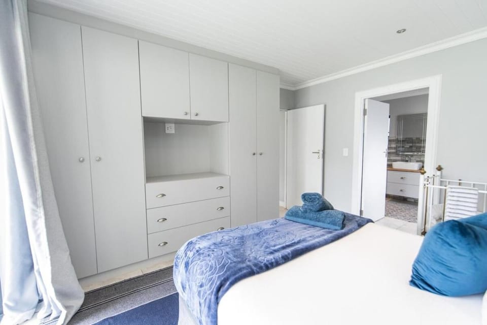 Modern 3 bedroom in the heart of PE House in Port Elizabeth