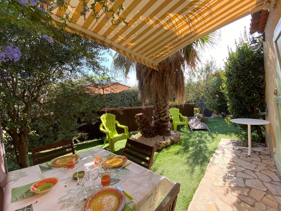 Patio, Nearby landmark, Restaurant/places to eat, Neighbourhood, Natural landscape, Bowling, Casino, Fishing, Garden, Golfcourse, Horse-riding, Minigolf, Snorkeling, Bathroom, TV and multimedia, Coffee/tea facilities, Spa and wellness centre/facilities, Dining area, Beach, Aqua park, Tennis court, Windsurfing, Hiking, Cycling, Diving, Evening entertainment, Bedroom, On site, Garden view, Supermarket/grocery shop, Sports, Entertainment, Bath