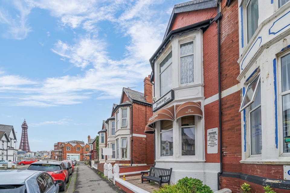Deneside Guest House Bed and Breakfast in Blackpool