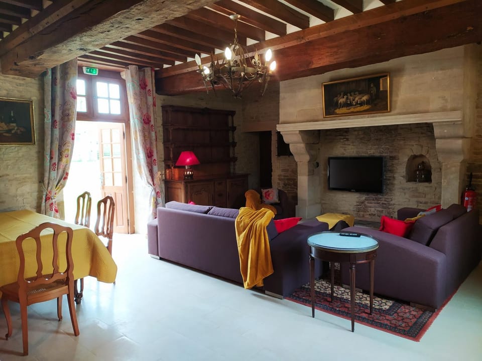 TV and multimedia, Living room, Seating area, Dining area, flat iron