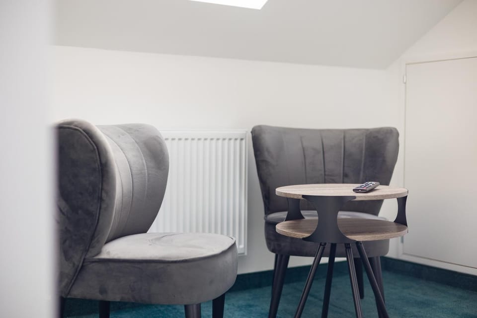 Seating area, internet