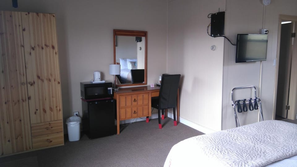 Seating area, Dining area, Bedroom