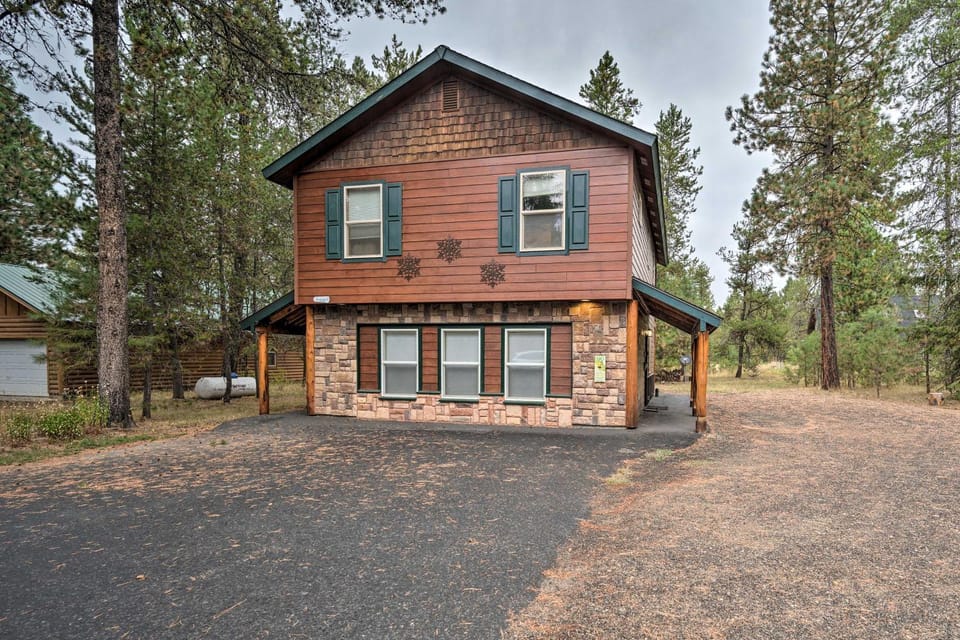 Cabin w/ AC, Hot Tub, Deck, Oversized Parking Cabin in McCall