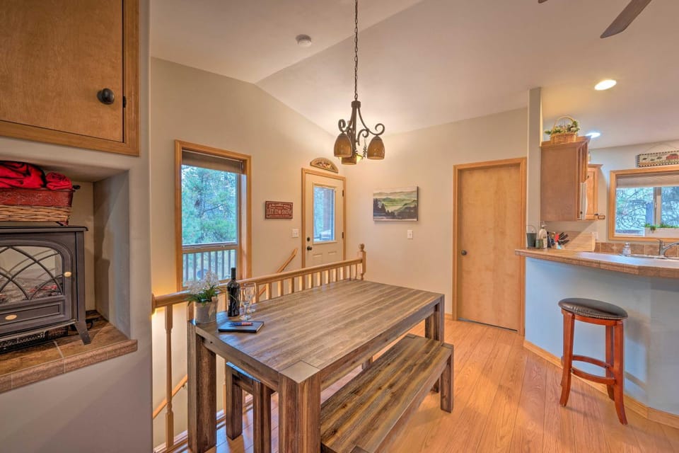 Cabin w/ AC, Hot Tub, Deck, Oversized Parking Cabin in McCall