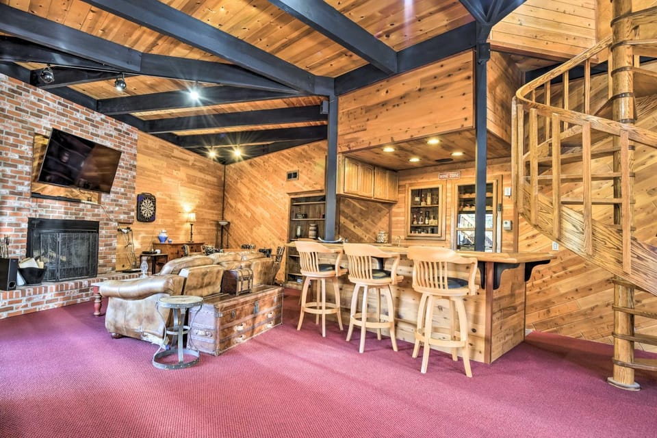 Cozy 'Grand Woodland' Cabin w/ Mountain Views Cabin in Pine Mountain Club
