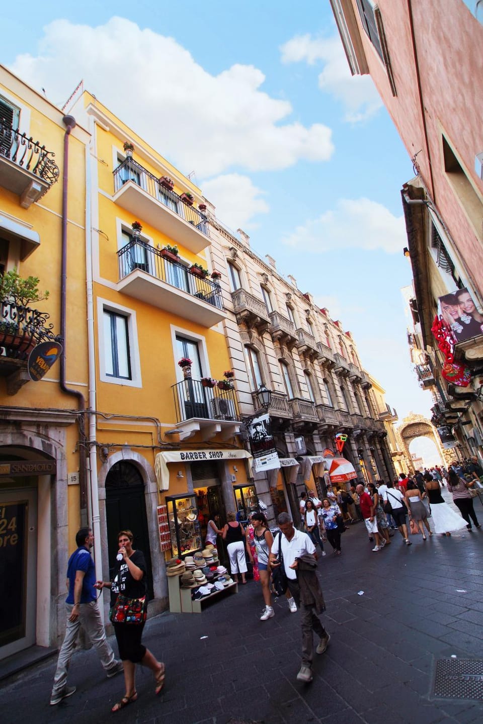 Property building, Nearby landmark, On-site shops, Landmark view, Shopping Area