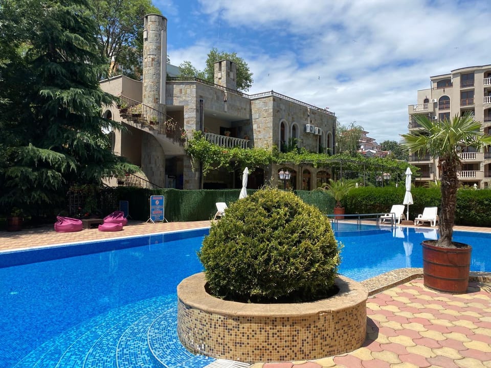 Property building, Spring, Day, Pool view, sunbed