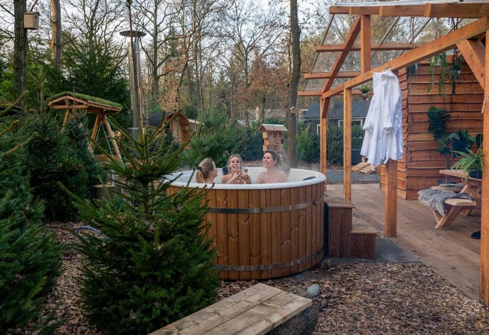 Garden, Hot Tub