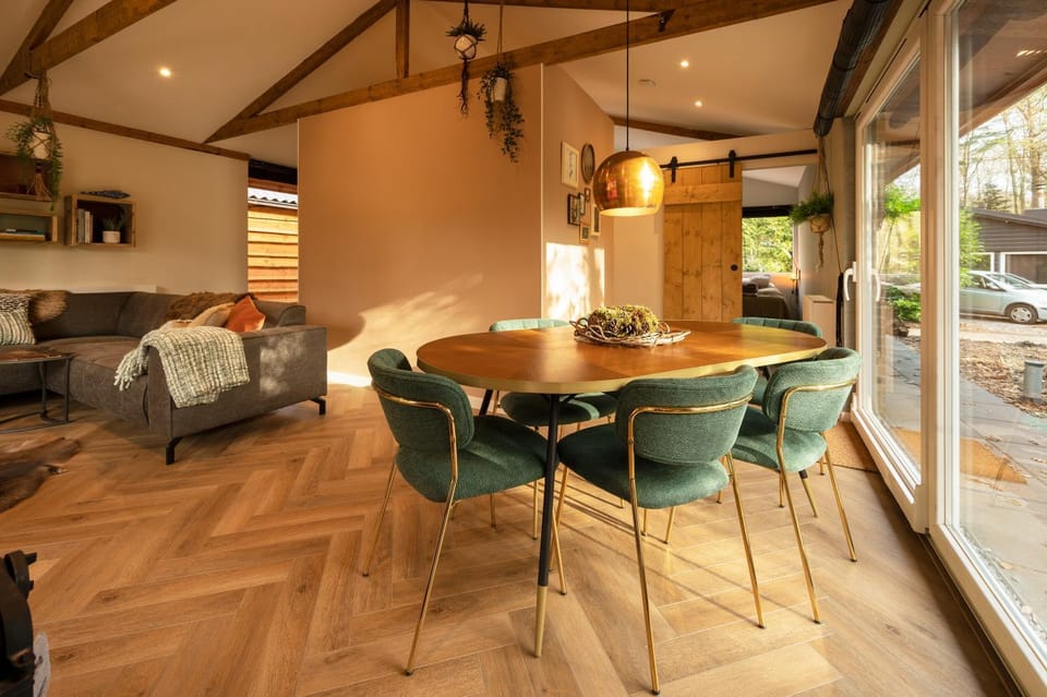 Seating area, Dining area