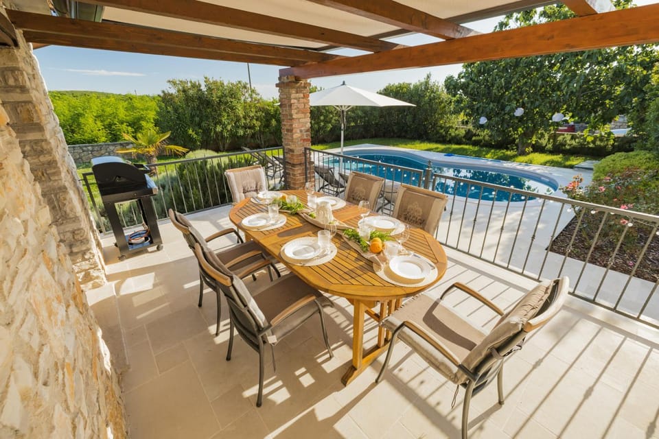 Balcony/Terrace, Swimming pool, Breakfast