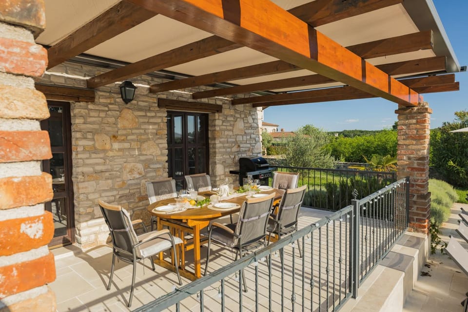 Property building, Breakfast