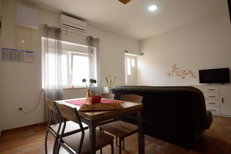TV and multimedia, Dining area