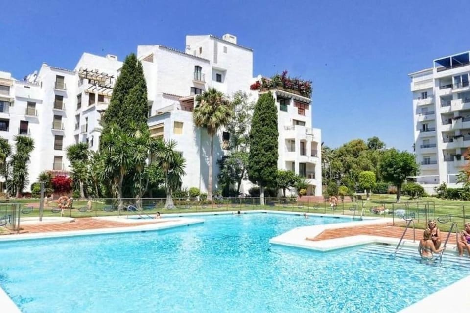 Luxury Apartment in Puerto Banus Free Parking, 100m to Beach & Marina Apartment in Marbella