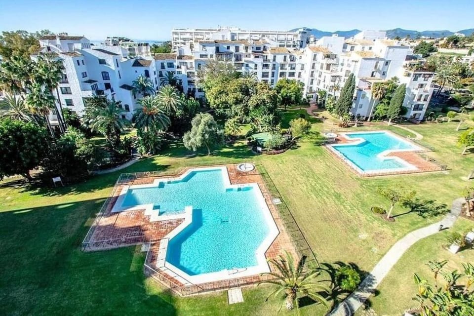 Luxury Apartment in Puerto Banus Free Parking, 100m to Beach & Marina Apartment in Marbella