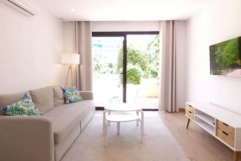 Luxury Apartment in Puerto Banus Free Parking, 100m to Beach & Marina Apartment in Marbella