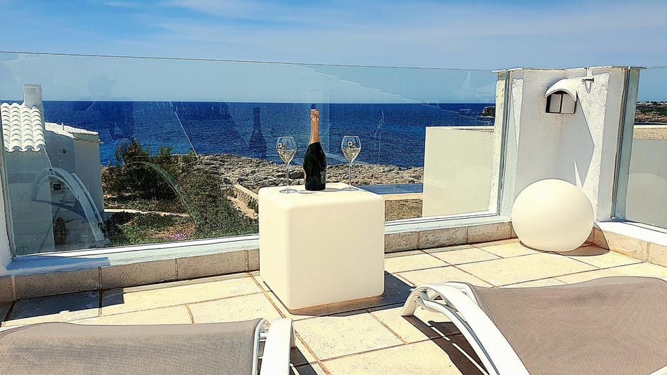 Natural landscape, View (from property/room), Balcony/Terrace, Seating area, Dining area, Sea view