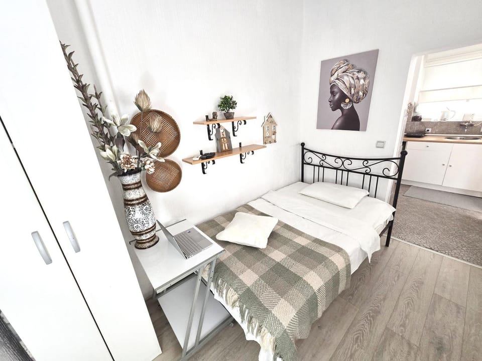 Bed, Text overlay, wardrobe