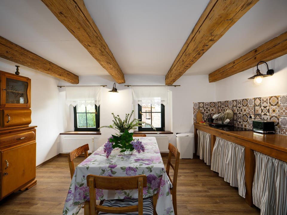 Kitchen or kitchenette, Dining area, Breakfast